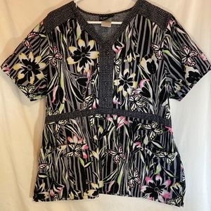 Runaway by Cherokee scrub top